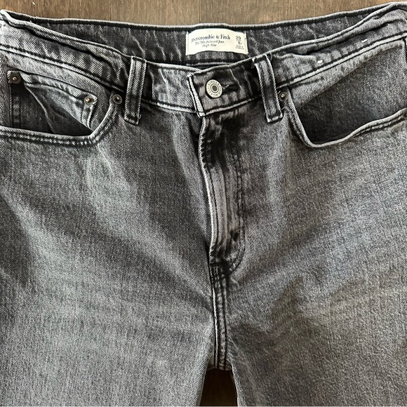 Abercrombie & Fitch Women's The 90"s Relaxed High Rise Jean Faded Black Size 8R - Picture 2 of 8
